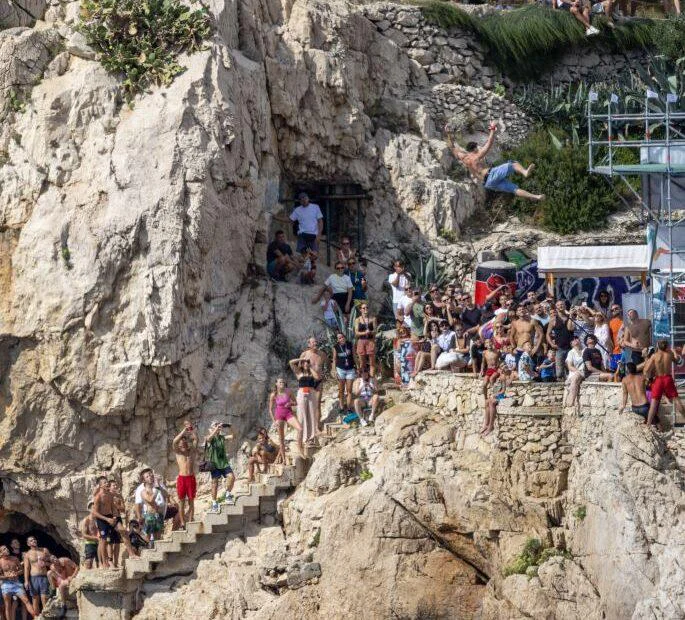 cliff jumping makarska