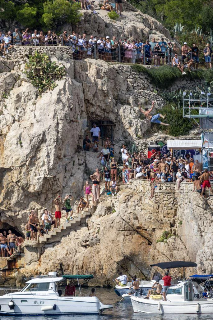 cliff jumping makarska